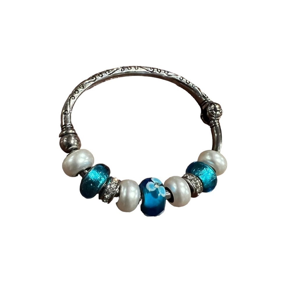 BELLA PERLINA Bracelet Beaded Pearl Rhinestone Metal Etched Magnetic Closure